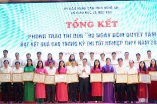 Nghệ An khen thưởng thành tích dẫn đầu cả nước về điểm bình quân thi Tốt nghiệp Trung học phổ thông năm 2025