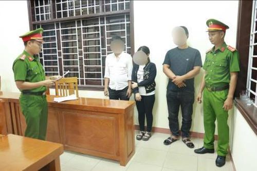 Khởi tố nhóm mua bán heo dịch