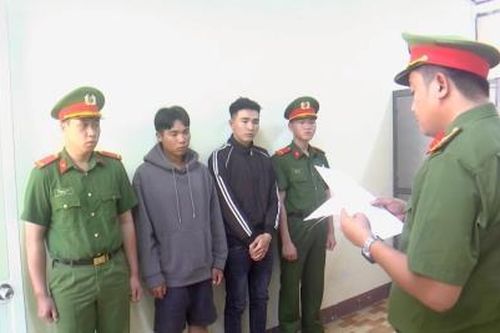 Bắt 2 đối tượng gây rối trật tự công cộng