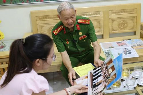 Mặt trận phản gián: Cuộc chiến cân não - Bài 2: Những người 'viết lại kịch bản'