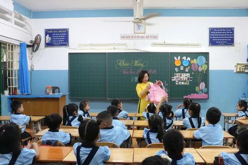 Tạo điều kiện chuyển trường cho học sinh theo cha mẹ đến TPHCM làm việc