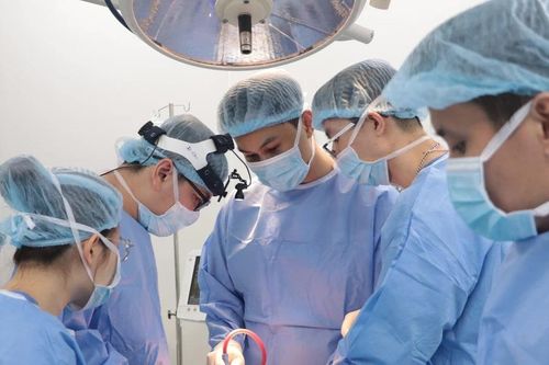 Mổ lần 3 tìm lại nụ cười cho hai chị em bị dị tật khe hở môi mũi bẩm sinh