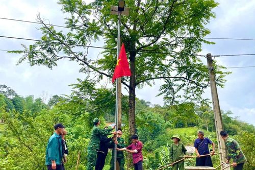 Chương trình 'Thắp sáng vùng biên' trên biên giới Sơn La
