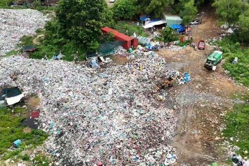 Khởi tố giám đốc công ty xây dựng chỉ đạo nhân viên đổ chất thải trực tiếp ra môi trường