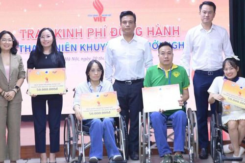 Thắp sáng nghị lực Việt, chắp cánh ước mơ khởi nghiệp