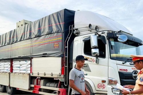 Liên tiếp phát hiện nhiều vụ vận chuyển hàng hóa không rõ nguồn gốc