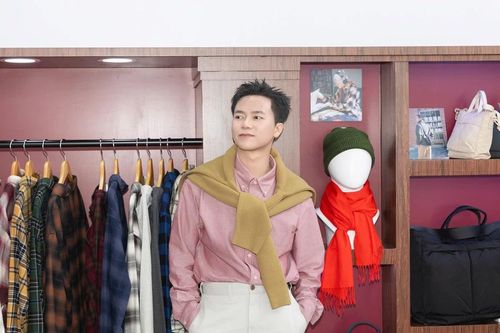 Theo chân Duy Khánh, Bùi Công Nam khám phá BST Thu Đông của UNIQLO