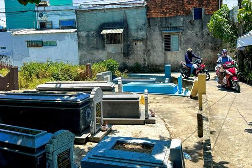 Người dân Đà Nẵng mong mỏi di dời mồ mả ra khỏi khu dân cư