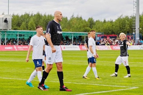 Cựu sao NBA xỏ giày đá bóng chuyên nghiệp, phá kỷ lục của chân sút Nam Định