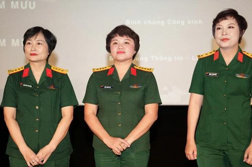 Nhà sản xuất 'Mưa đỏ': 'Quảng Trị mưa thối đất thối cát, có lúc tuyệt vọng chỉ muốn bỏ về'