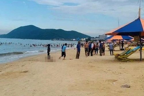 Cụ ông 79 tuổi đột quỵ khi tắm biển