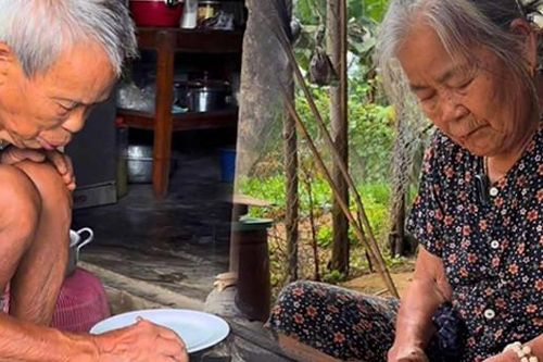 Ông bà U90 ở Nghệ An nấu cơm bên bếp củi khiến triệu người rưng rưng