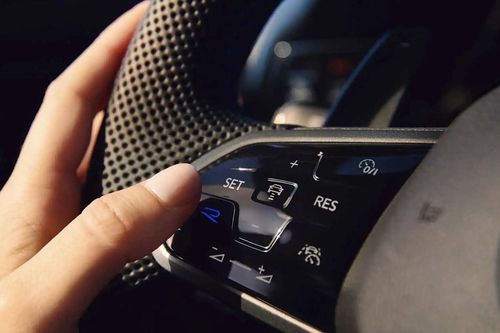 Volkswagen bị kiện do nút bấm cảm ứng quá nhạy, gây mất an toàn cho người lái
