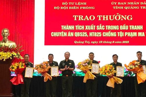 Trao thưởng thành tích xuất sắc trong đấu tranh các chuyên án về ma túy