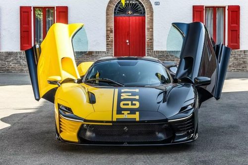 Giật mình trước siêu xe Ferrari Daytona bán giá 684 tỷ đồng để làm từ thiện