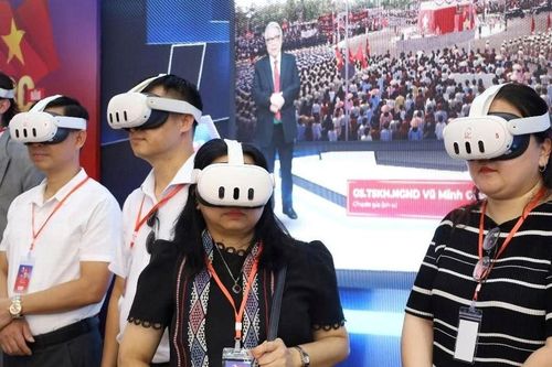 Trải nghiệm 'Trở về thời khắc thiêng liêng' tại Đài Tiếng nói Việt Nam