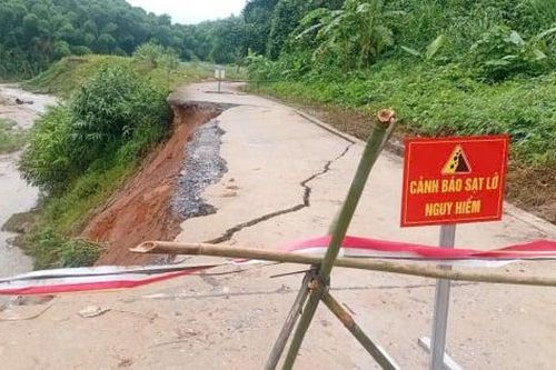 Sạt lở đe dọa cuộc sống của gần 80 hộ gia đình ở Thanh Hóa