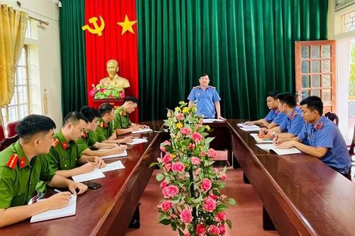 VKSND khu vực 7, tỉnh Nghệ An trực tiếp kiểm sát tại Công an 2 xã