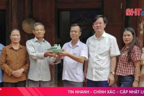 Nông dân đào được 2 trống đồng Đông Sơn trên 2.500 năm tuổi khi làm vườn