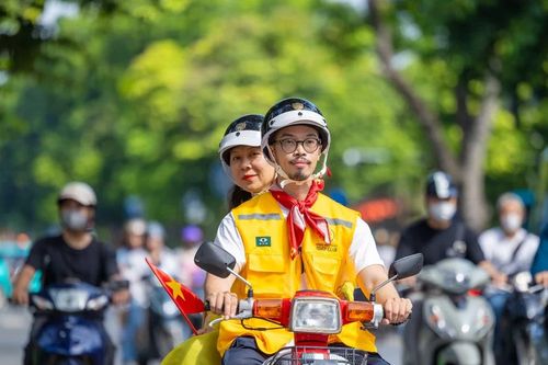 'Xe Độc Lập' - Trải nghiệm tour khám phá lịch sử Thủ đô bằng Honda DD