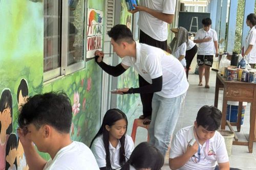 Nhiều nghệ sĩ đồng hành cùng 'Tô màu vùng xa' vẽ tiếp ước mơ cho học sinh khó khăn