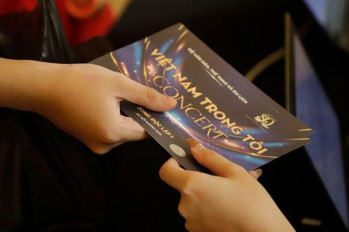Vé concert quốc gia phát miễn phí bị bán lại với giá cao ngất, nhiều người bức xúc