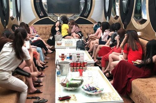 Hà Nội: Mại dâm, ma túy 'núp bóng' karaoke diễn biến phức tạp