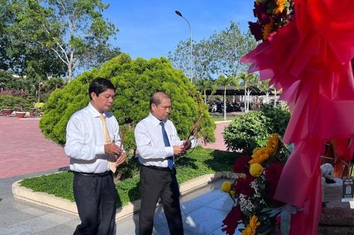 Lễ kỷ niệm 137 năm Ngày sinh Chủ tịch Tôn Đức Thắng và khai giảng năm học mới