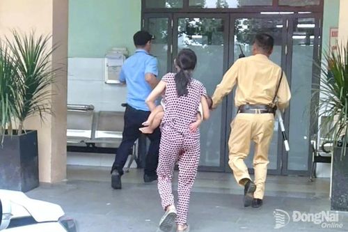 Cảnh sát giao thông Đồng Nai dẫn đường hỗ trợ đưa bé trai 10 tháng tuổi đi cấp cứu