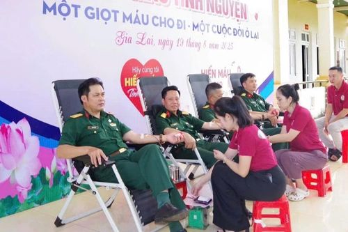 Hơn 200 cán bộ, chiến sĩ, người lao động Công ty 715 hiến máu tình nguyện
