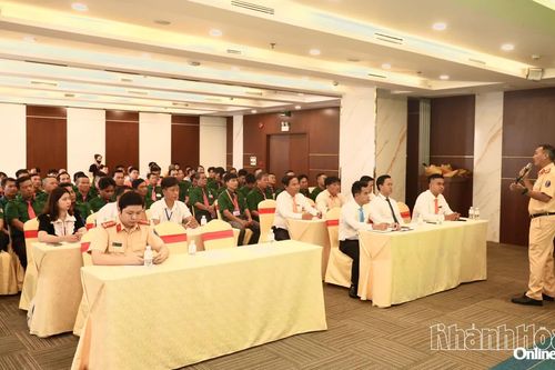 Tuyên truyền pháp luật về an toàn giao thông cho gần 100 lái xe Công ty Phương Trang