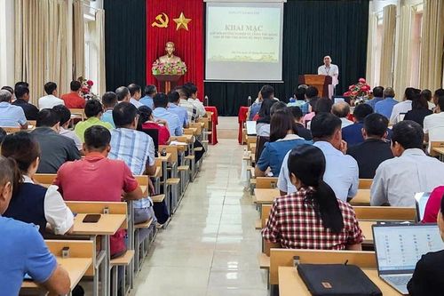 Gần 100 bí thư chi bộ được bồi dưỡng nghiệp vụ công tác Đảng