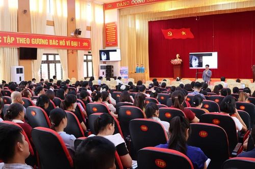 Hơn 300 cán bộ, giáo viên được tập huấn giảng dạy kỹ năng sống cho trẻ em