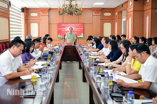 Đồng chí Phó Bí thư Tỉnh ủy, Chủ tịch Ủy ban MTTQ Việt Nam tỉnh làm việc với Trường Chính trị tỉnh