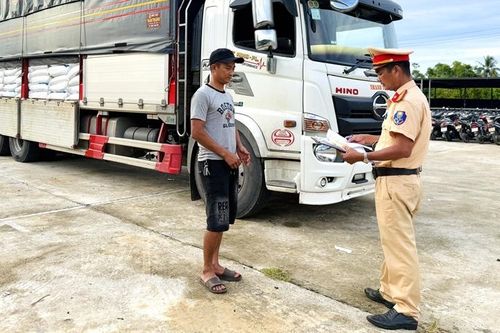Phát hiện nhiều vụ vận chuyển hàng hóa không rõ nguồn gốc, xuất xứ