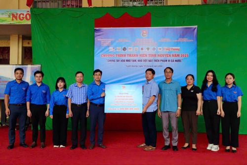 Đoàn Thanh niên Bộ Công Thương chung tay xóa nhà tạm, nhà dột nát