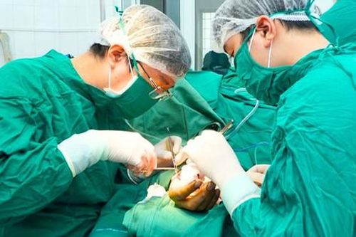 Hải Phòng: Nối thành công ngón tay cho cán bộ công an bị chém khi làm nhiệm vụ