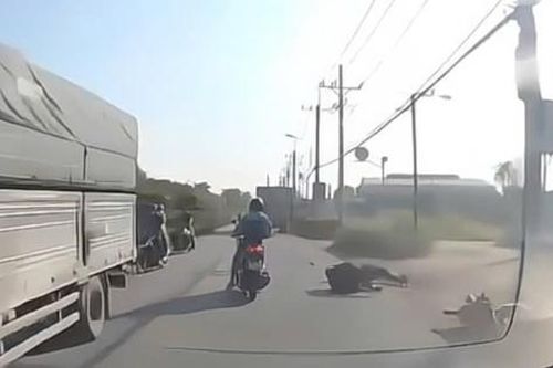 Truy tìm tài xế ô tô tải bỏ chạy sau va chạm xe máy ở TP.HCM
