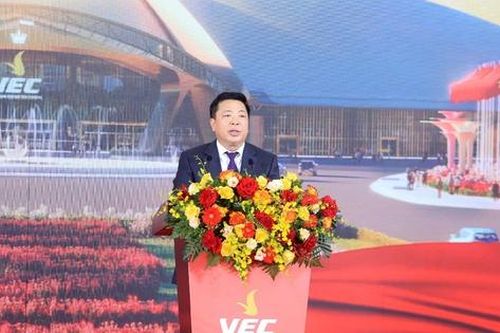 Vietnam inaugurates and breaks ground on 250 major projects for national development