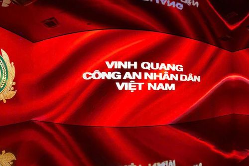 Mãn nhãn với triển lãm đa giác quan 'Bản hùng ca Công an nhân dân Việt Nam'
