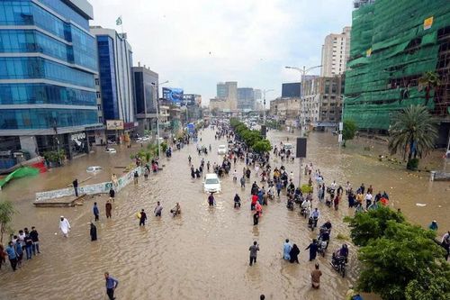 Karachi tê liệt vì mưa lớn và ngập lụt, ít nhất 7 người thiệt mạng