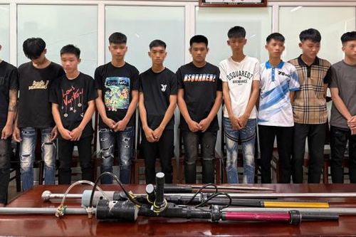 Từ thông tin của người dân, nhiều nhóm thanh, thiếu niên vi phạm trên đường phố bị xử lý