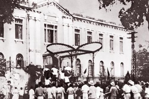 Bài 2: Những ngày cờ bay nơi nơi, muôn ánh sao vàng