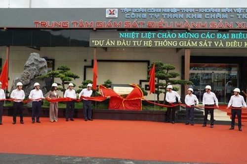 Đảng ủy TKV gắn biển công trình chào mừng Đại hội đại biểu Đảng bộ Chính phủ lần thứ I, nhiệm kỳ 2025 - 2030