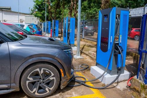 Ba bến xe lớn đã lắp đặt trạm sạc xe điện