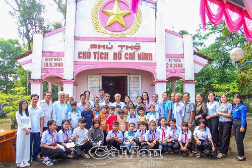 Lan tỏa tinh thần hiếu học từ Quỹ Khuyến học tại Phủ thờ Chủ tịch Hồ Chí Minh