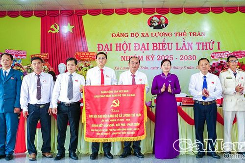 Quyết tâm xây dựng quê hương giàu đẹp, văn minh, nghĩa tình