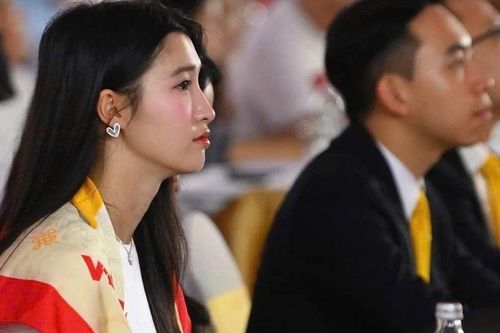 Nhan sắc Á hậu Phương Nhi xuất hiện cùng chồng doanh nhân tại sự kiện mới đây ra sao?