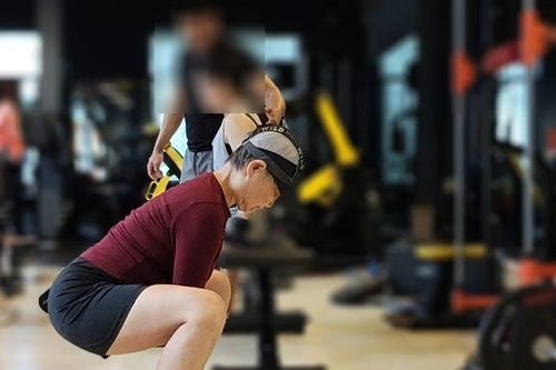 Tuổi xế chiều nhưng tinh thần trẻ trung: cụ bà U80 tập gym, nâng tạ 10 kg gây sốt mạng xã hội