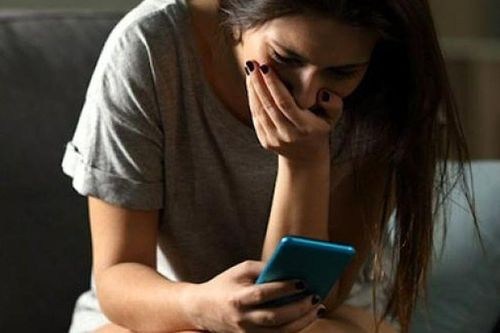 Một cú nhấp chuột vô tình đã khiến tôi rụng rời, hóa ra người đàn ông hiền lành tôi từng phản bội đã biết sự thật từ trước, chỉ là anh chọn im lặng